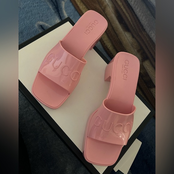 Brand new Gucci Women's rubber slide sandal pink color - Picture 4 of 5